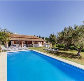 4 Bedroom villa with a pool near Pollensa, sleeps 8